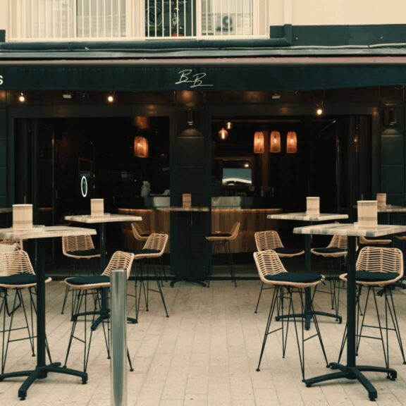 Venez passer la soirée au B.B Cannes, votre bar de nuit à Cannes !